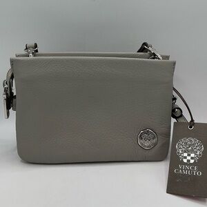 🩶 NWT 🩶Vince Camuto Cami Crossbody in gray
